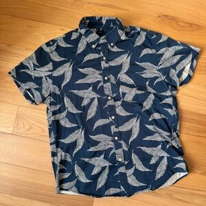 J Crew Men’s large feather print button down short sleeve